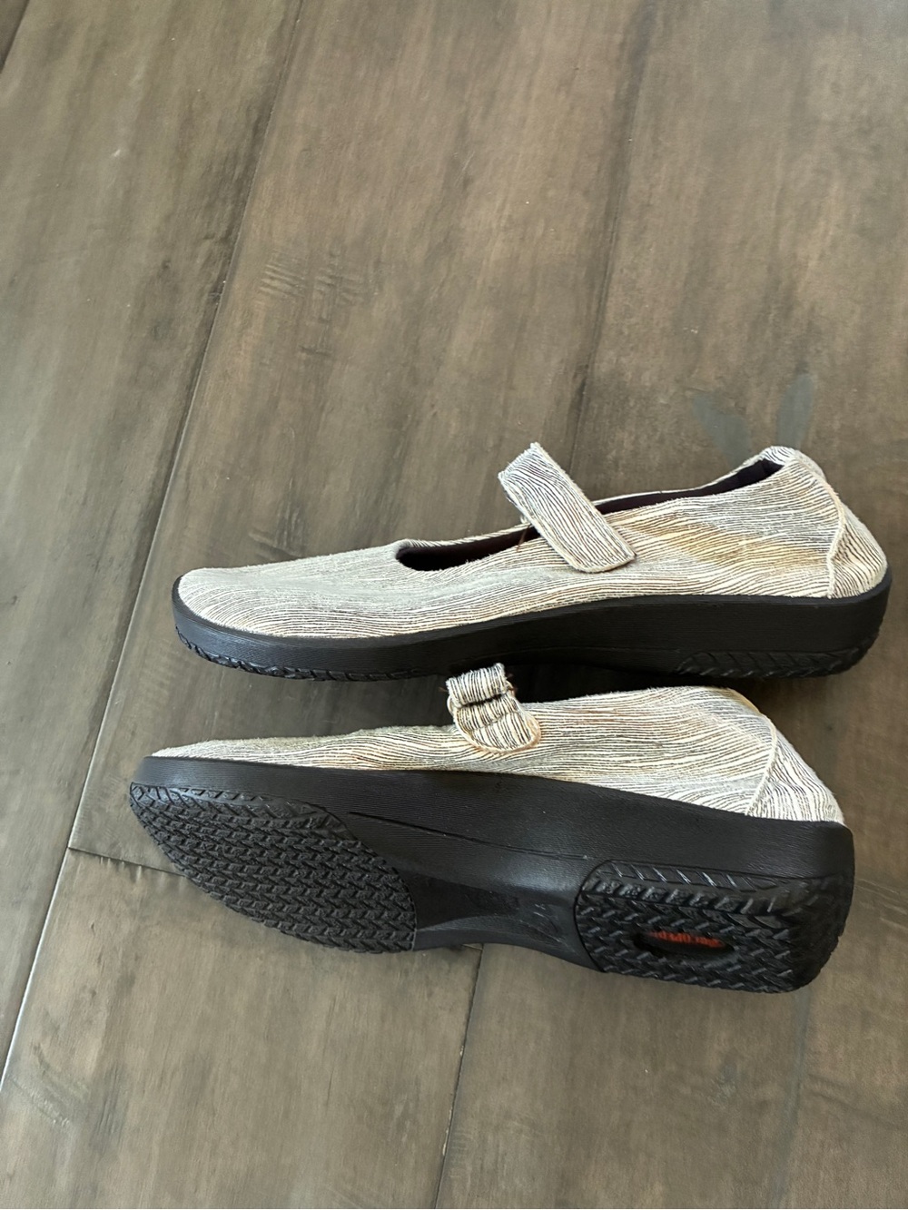 Arcopedico Merceditas Mary Jane Shows in Black and White Wave - Size 40 (US 9) - Picture 5 of 12